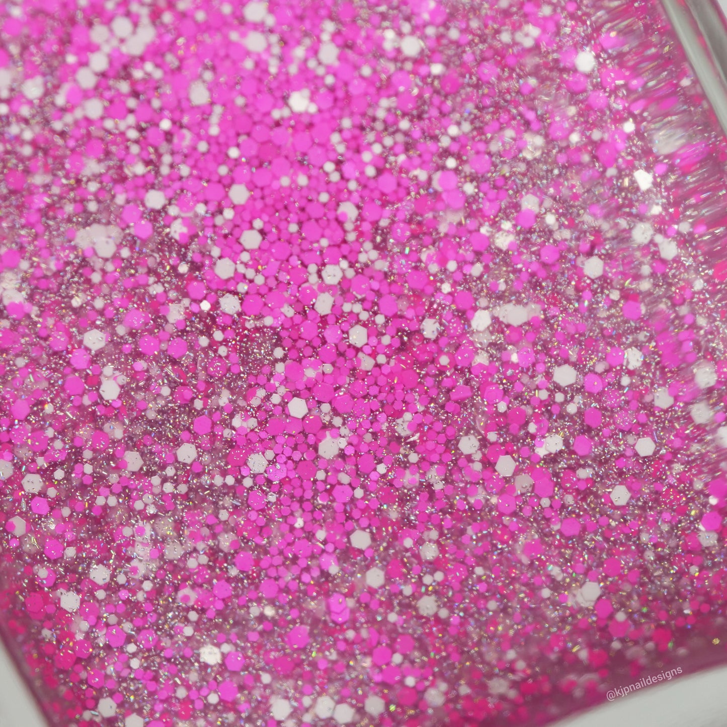KISSY KISSY - Paint It Pink Exclusive
